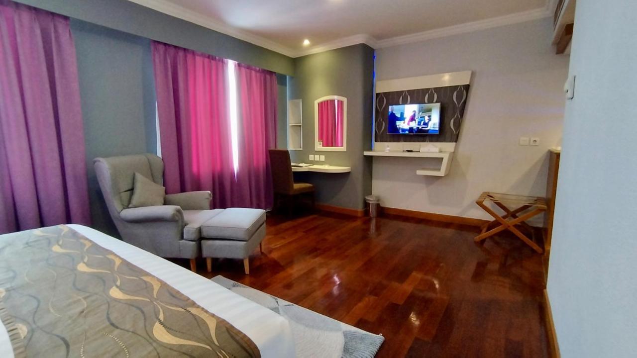 Junior Suite Room Bathub