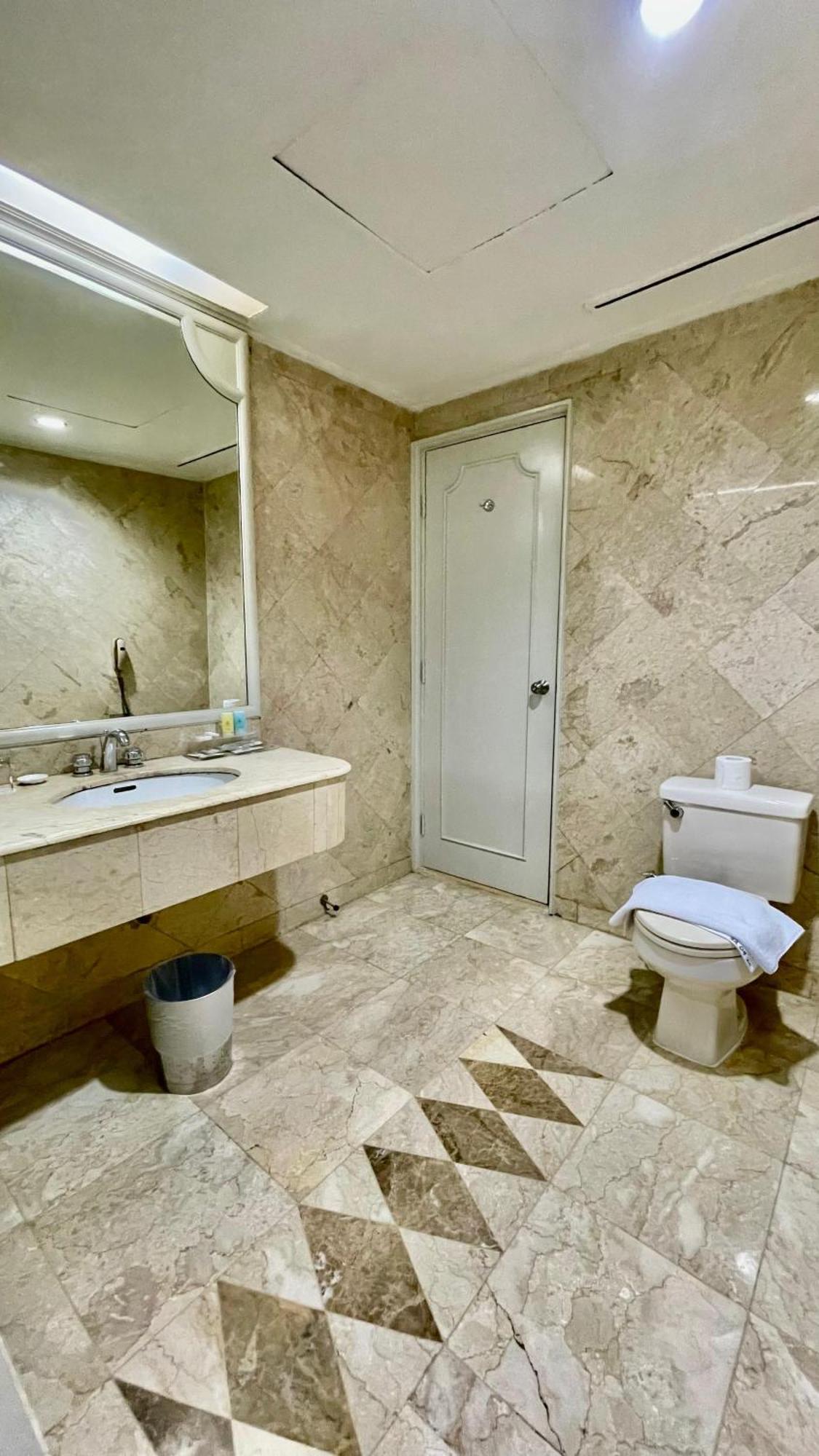 Golden Club Twin Room