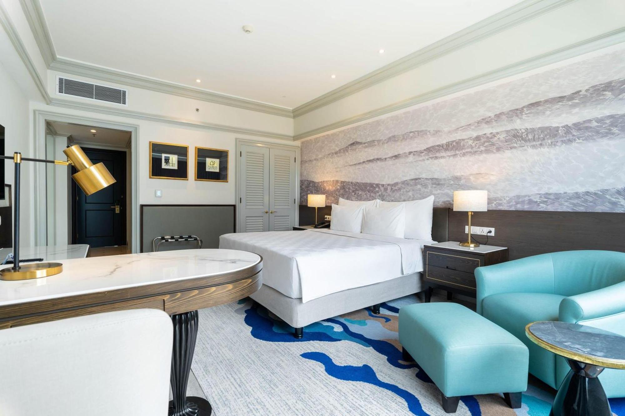 Grand Deluxe King Room Smoking