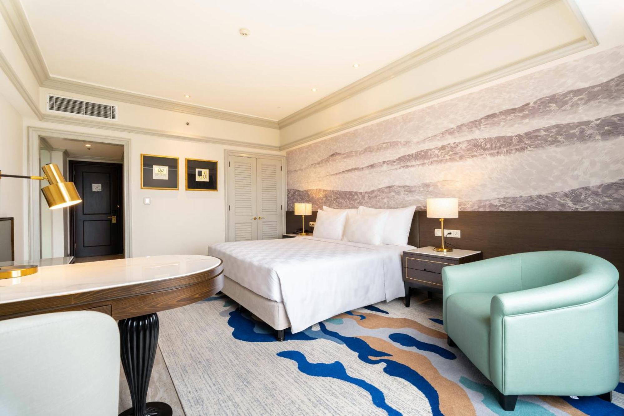 Deluxe Urban King Room Smoking