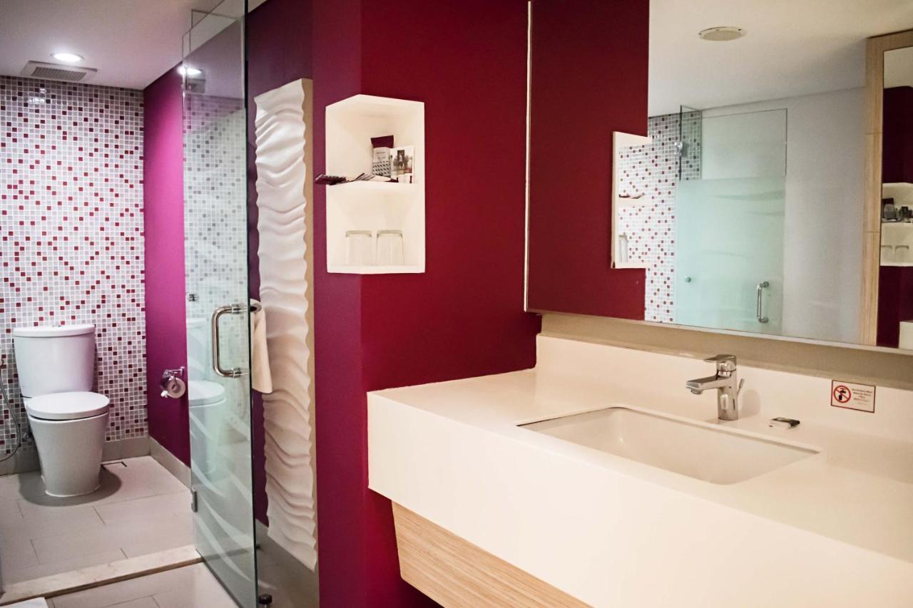 Executive Zimmer mit Kingsize-Bett und Meerblick